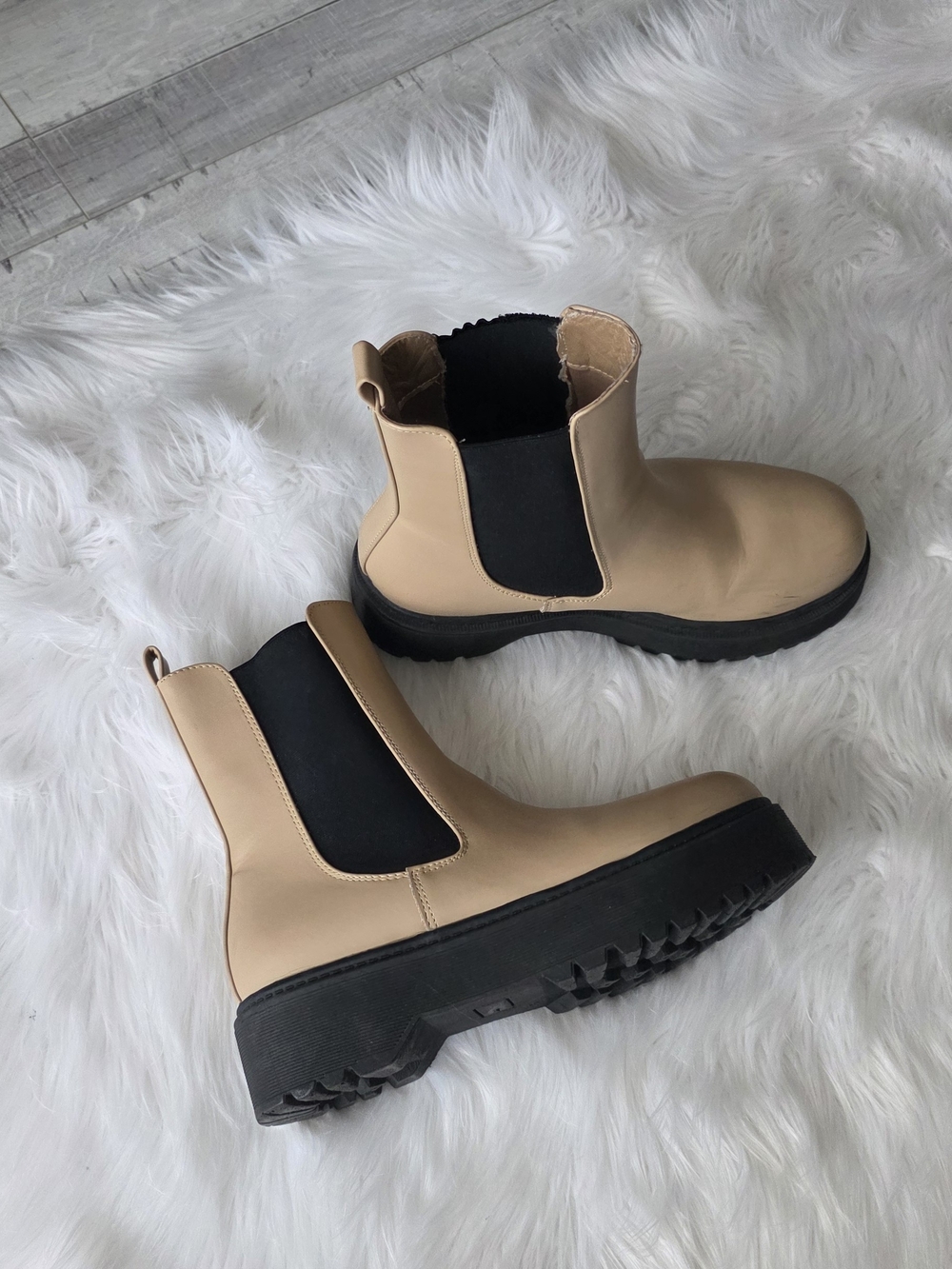 MIA Tan Chelsea Platform Booties with Black Elastic - Picture 9 of 9